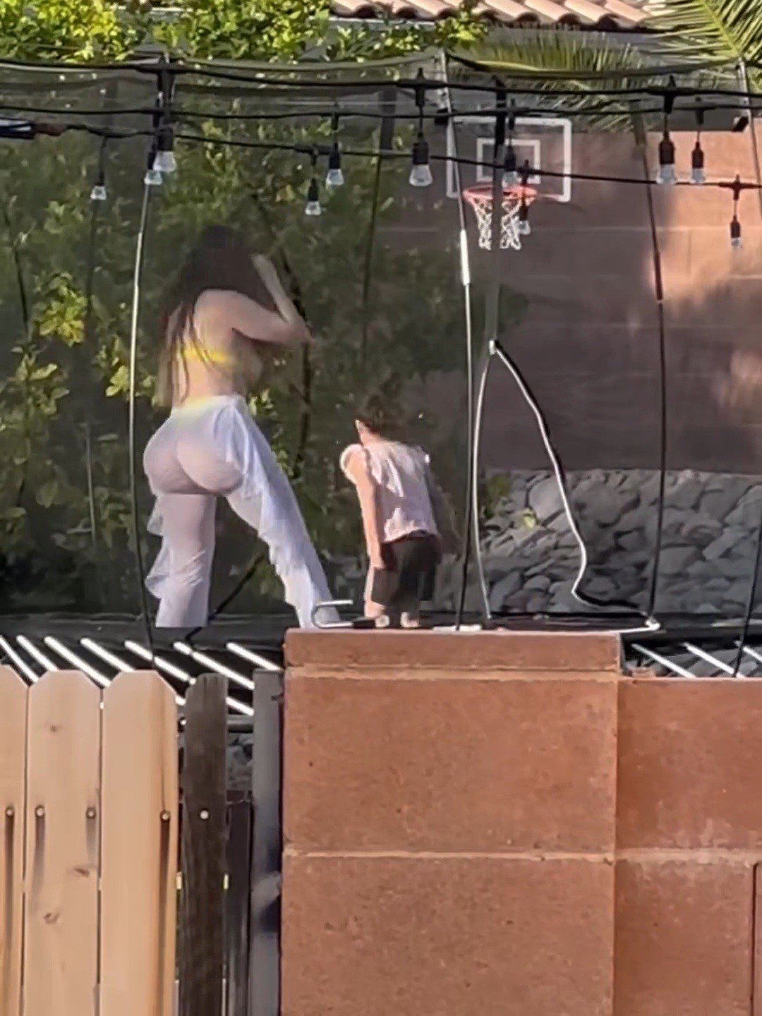 single-mom-sexy-big-ass-thick-with-kid